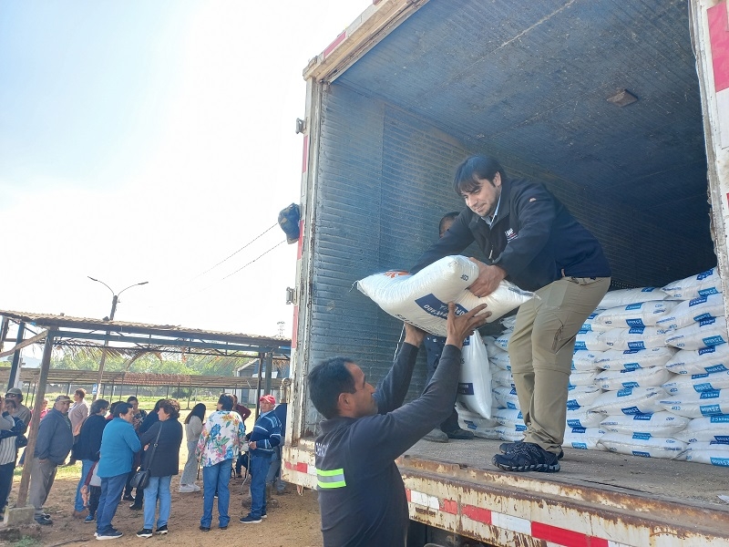 Usuarios de INDAP de Colbún y Linares recibieron fertilizantes para siembras de primavera
