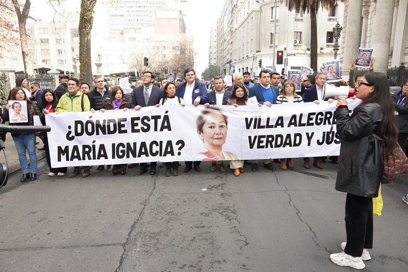 Alcaldes del Maule llegaron hasta La Moneda exigiendo Justicia para María Ignacia González
