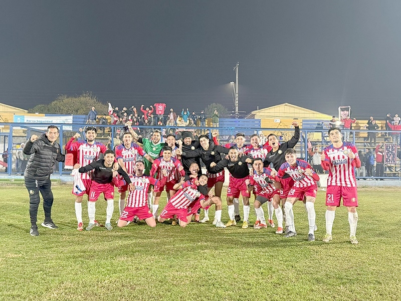 Albirrojos vencieron a Real San Joaquín  y quedaron a un punto de los líderes de la Liga de Segunda 