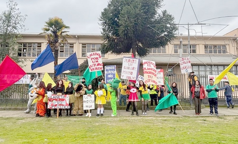 Estudiantes del Instituto Politécnico de Linares se manifestaron para poner fin a la contaminación plástica