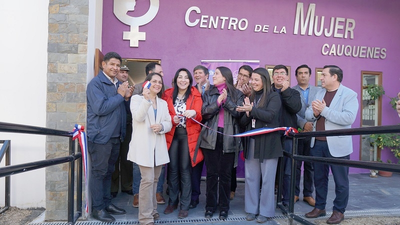 Gobernadora Regional inauguró Centro de la Mujer en Cauquenes