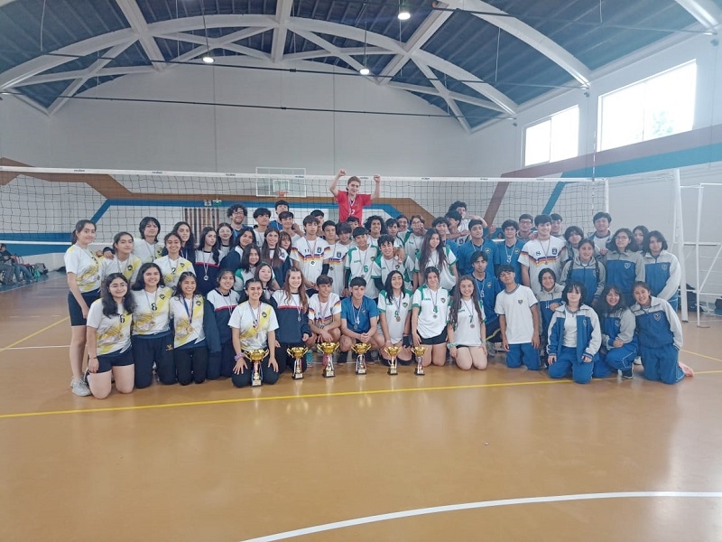 Liceo Valentín Letelier organizó brillante torneo regional de vóleibol escolar 