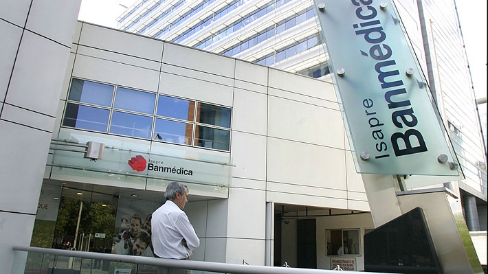 Escala crisis: Controlador de Banmédica formaliza activación del mecanismo de resolución de controversias con el Estado