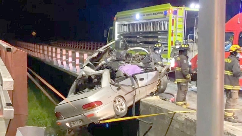 San Javier: Un muerto en choque de vehículo contra barrera de puente Maule