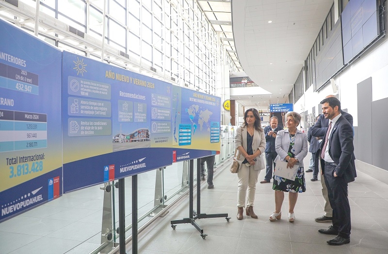 Ministra de Obras Públicas informa que más de 430 mil personas viajarán por el Aeropuerto de Santiago durante el fin de semana largo de Año Nuevo  