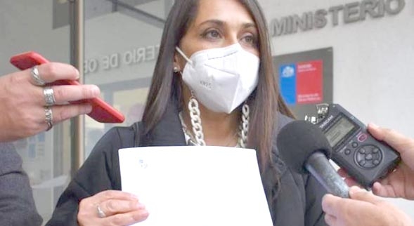 Alcaldesa de Cauquenes arribó en Talca exigiendo soluciones por mal estado de vía principal