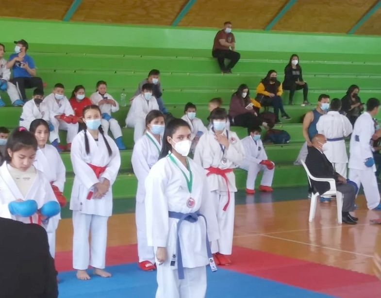 Karatecas maulinos sacaron cuentas  alegres en torneo Open Copa Chile de Santiago