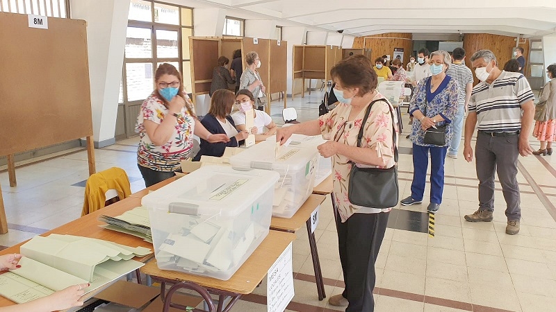 Encuesta Cadem realiza sondeo a 3 semanas de segunda vuelta presidencial