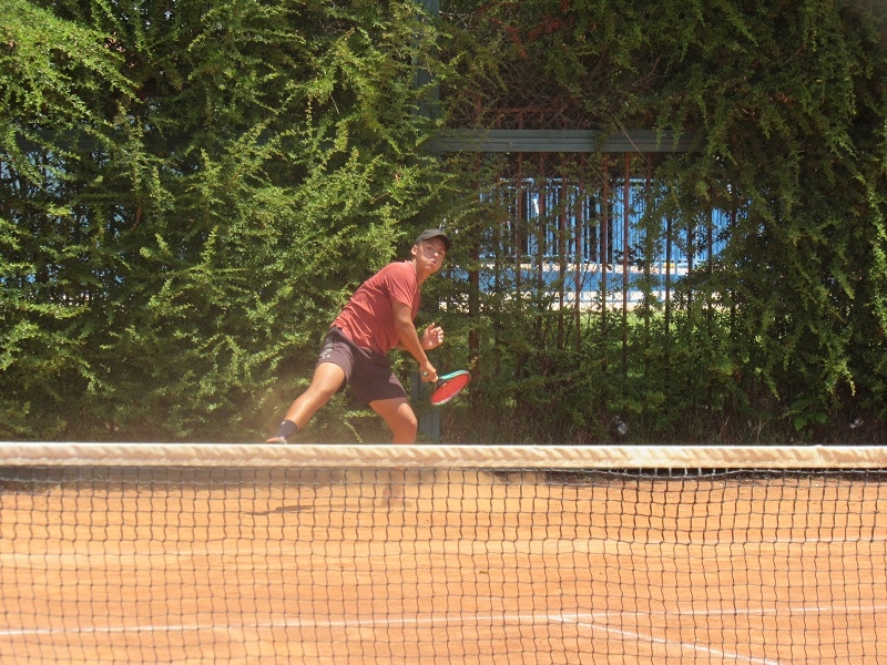 Linares: Javier Guzmán se quedó con Torneo Abierto de Tenis tras abandono por lesión de Fernando Zúñiga