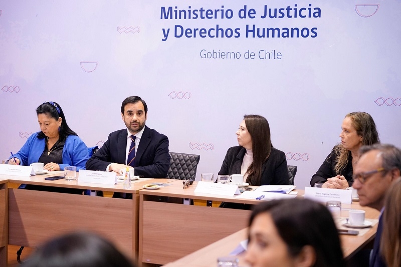 Ministerio de Justicia y empresas abordan estrategias de reinserción social juvenil
