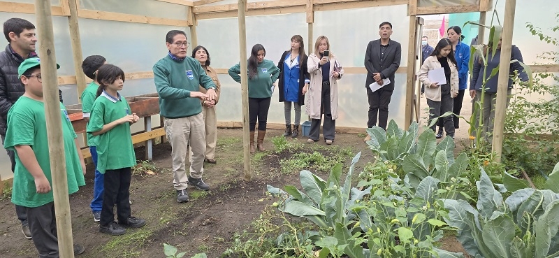 Escuela de Talca inaugura invernadero y huerto escolar gracias a fondo concursable de Nuevosur