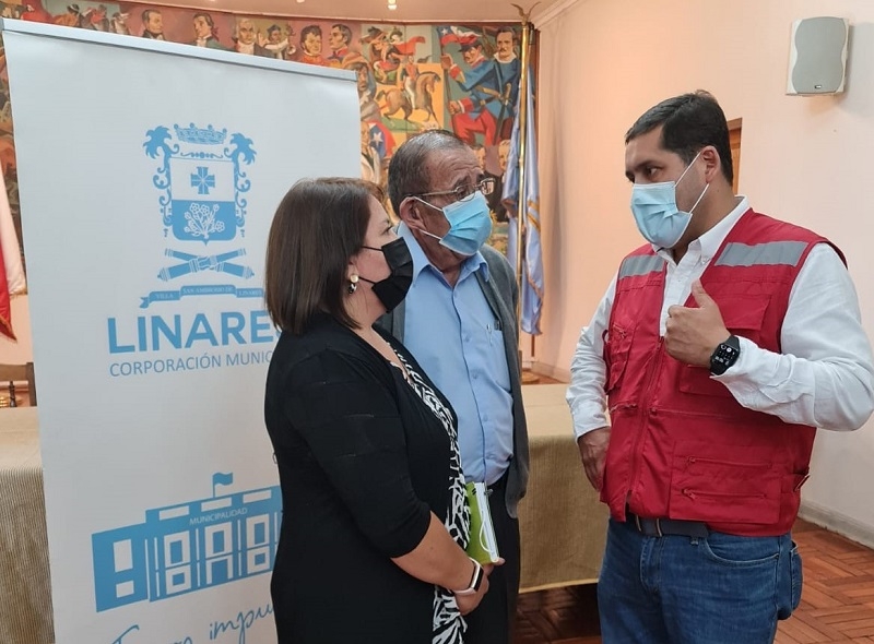  Alcalde anunció la medida:  Colegios municipales no exigirán uso de uniforme este 2022