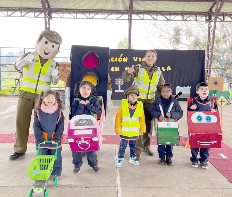 Entrega recomendaciones sobre seguridad vial a niños de Linares