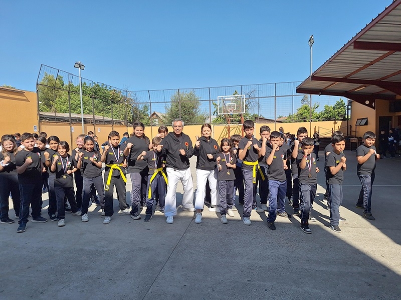 Taller de Karate cerró el 2024 en Colegio Gabriela Mistral de Linares