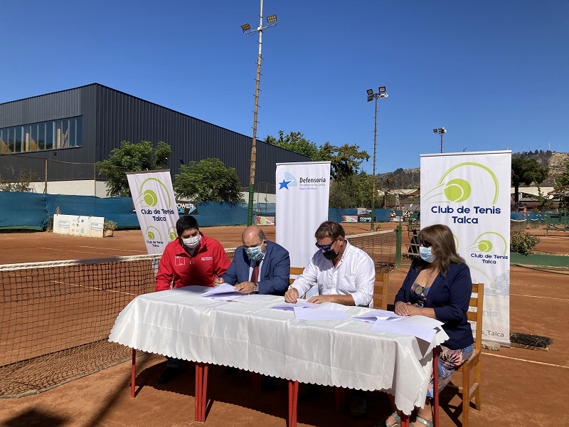 Firma de convenio  Defensoría Regional del Maule, Sename y Club de Tenis de Talca se unen para promover reinserción social de jóvenes infractores de ley