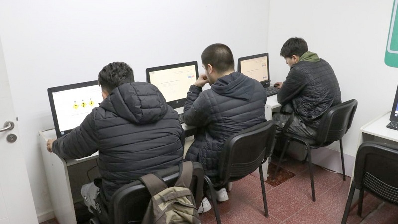 Este es el nuevo libro que debes estudiar para obtener la licencia de conducir