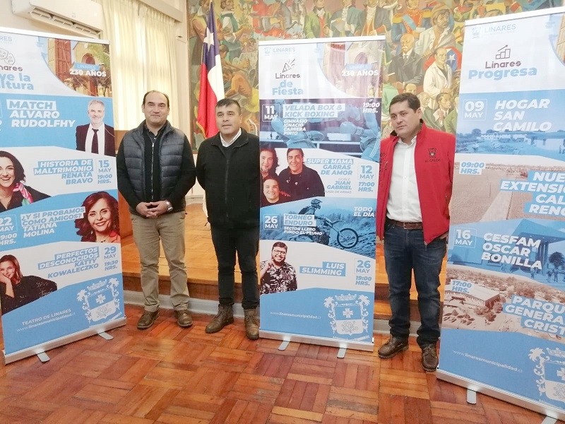 Entregaron programa del 230° Aniversario de Linares