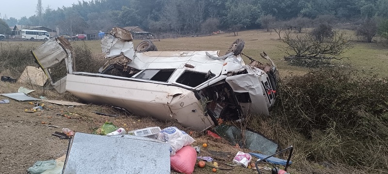 Linares: volcamiento dejó una persona lesionada en sector El Peñasco