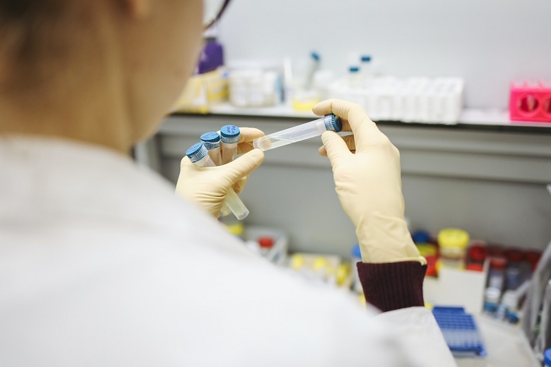 Alza de casos COVID: especialistas llaman   a cumplir con la vacunación y reforzar medidas sanitarias   