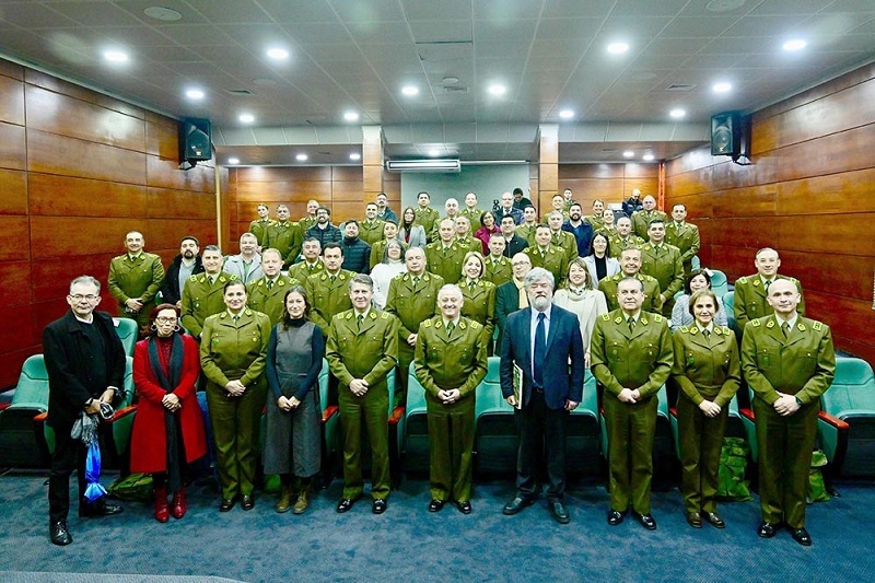 Carabineros y el INDH fortalecen lazos en Consultivo de Generales 2025