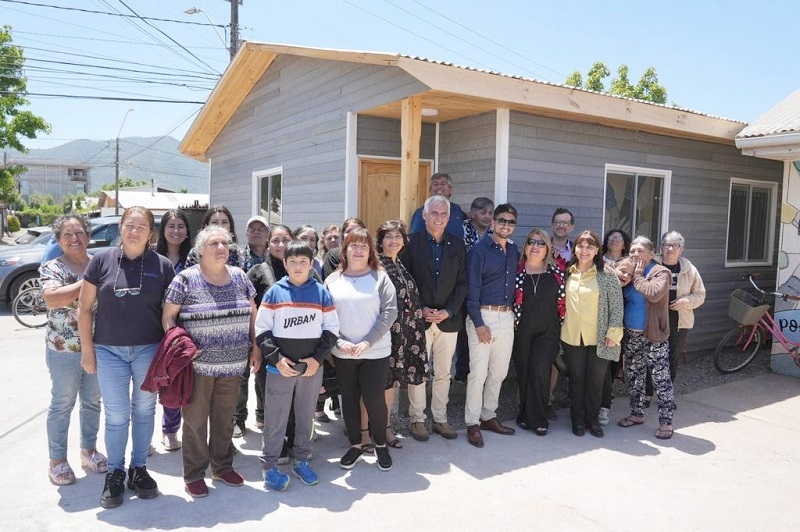 Crean vivienda social sustentable con cáscara de avellana y plástico reciclado