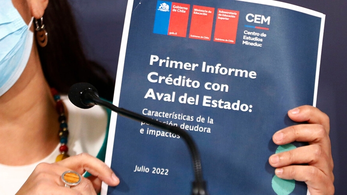 Informe de deudores del CAE: Expertos plantean dudas en las cifras y piden transparentar metodología