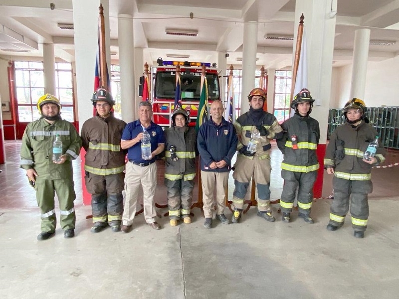 Bomberos de Linares motivó a colaborar en la Campaña de Agua para Voluntarios