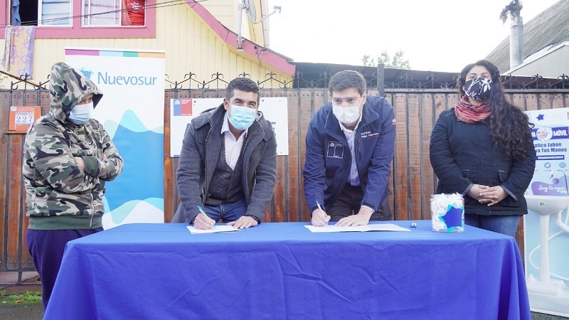 Seremi de Desarrollo Social y Nuevosur firman convenio para subvencionar agua potable de albergues