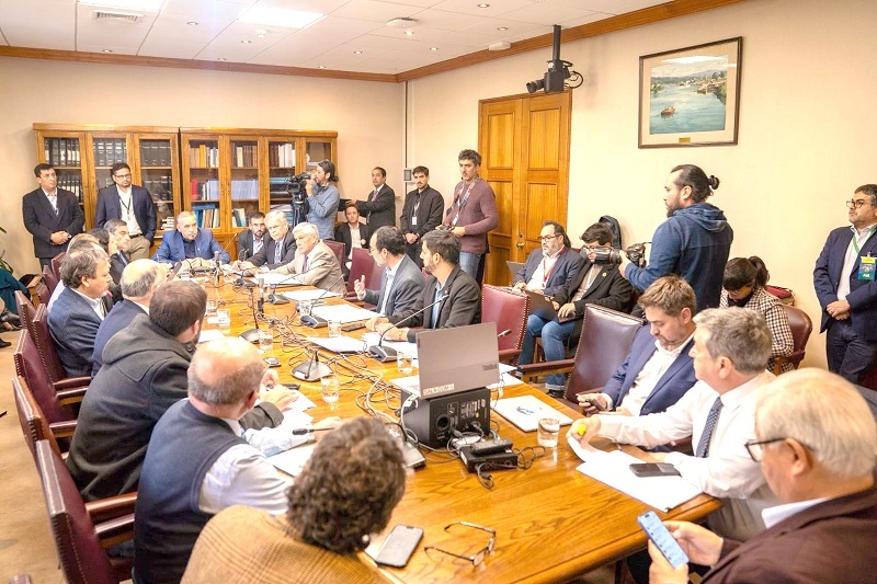 Discusión por la Ley de Fraccionamiento: Gobernador del Maule se hace presente en apoyo a la pesca artesanal
