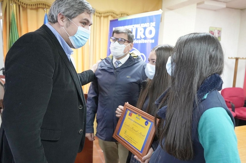 Escuelas de Retiro reciben 18 millones de pesos en implementos para desarrollar talleres deportivos y recreativos  