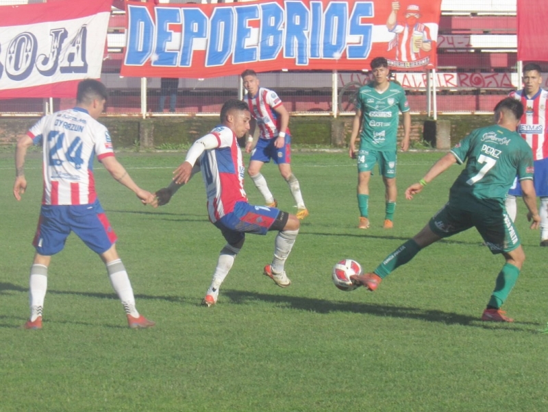 Renace una ilusión : Deportes Linares venció a General Velásquez sumando puntos valiosos 