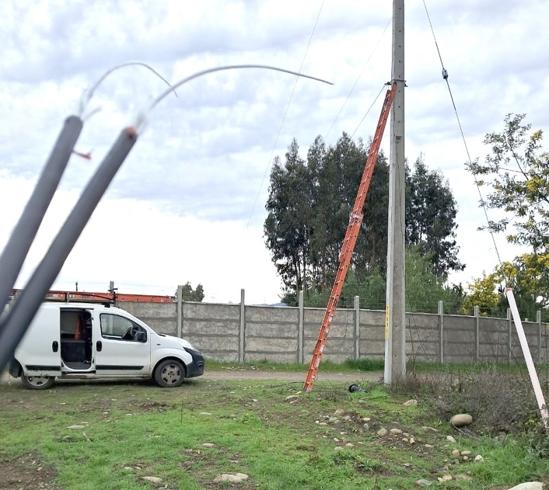 Linares:  denuncian presunto corte intencional de cables de internet hacia precordillera