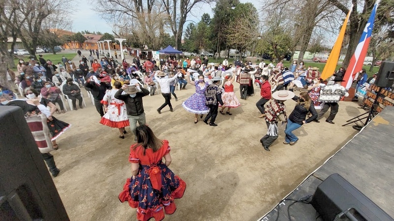 Senama Maule finaliza esquinazos provinciales de adultos mayores en Villa Alegre