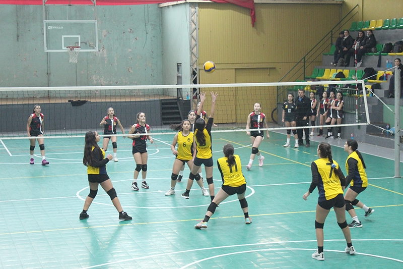 Ya se desarrollan finales provinciales de los Juegos Deportivos Escolares en el Maule