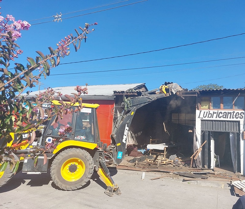 Linares: Demuelen vivienda convertida en foco delincuencial