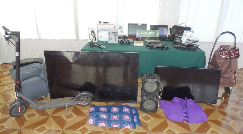  Villa Alegre: Carabineros detuvo a una mujer y un hombre por robo en lugar habitado y receptación
