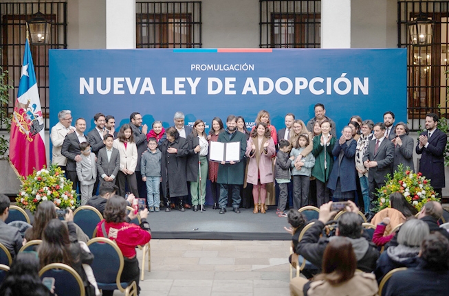 Promulgada nueva Ley de Adopción en Chile