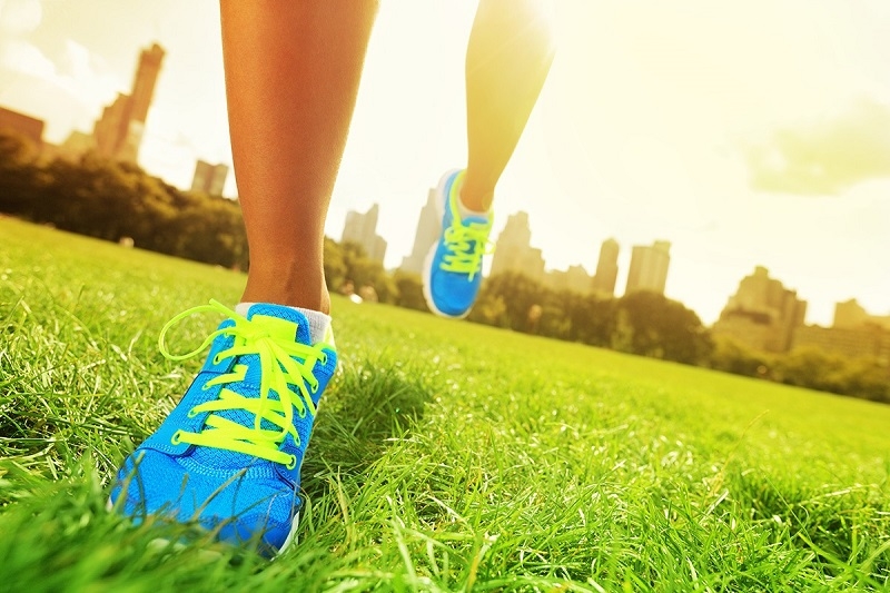 Combinar actividad física al aire libre y gimnasio: el match perfecto