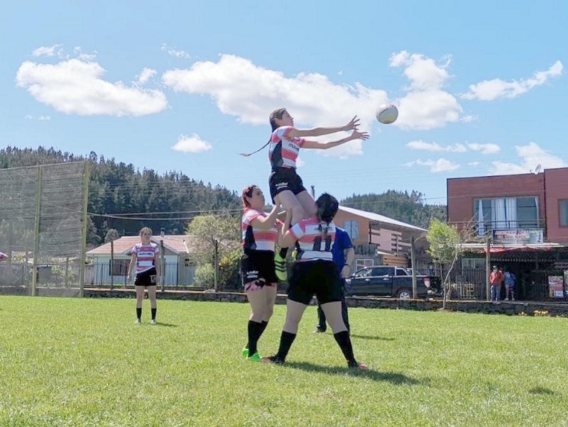 Histórico :Rugby femenino de Linares compite por primera vez en torneo nacional en Santiago 