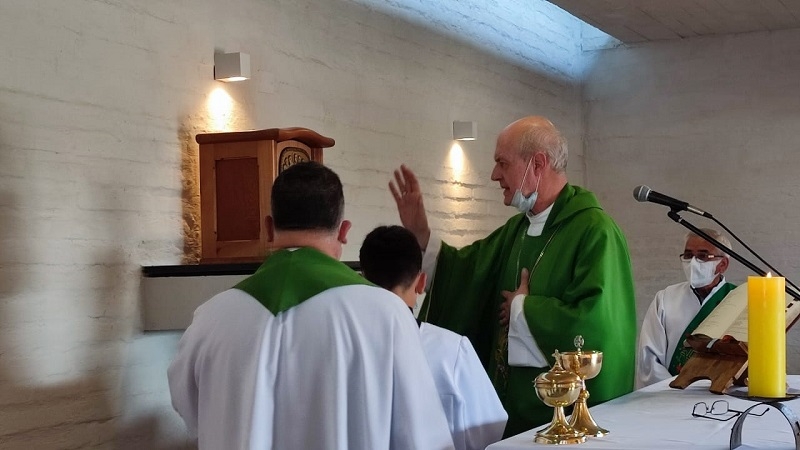 Constitución: Bendicen Capilla Jesús Nazareno de Santa Olga