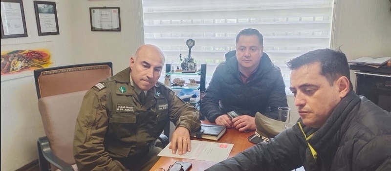 Encargado del departamento de coordinación de seguridad municipal OS-14 se reúne con directores e inspectores municipales de Parral y Cauquenes
