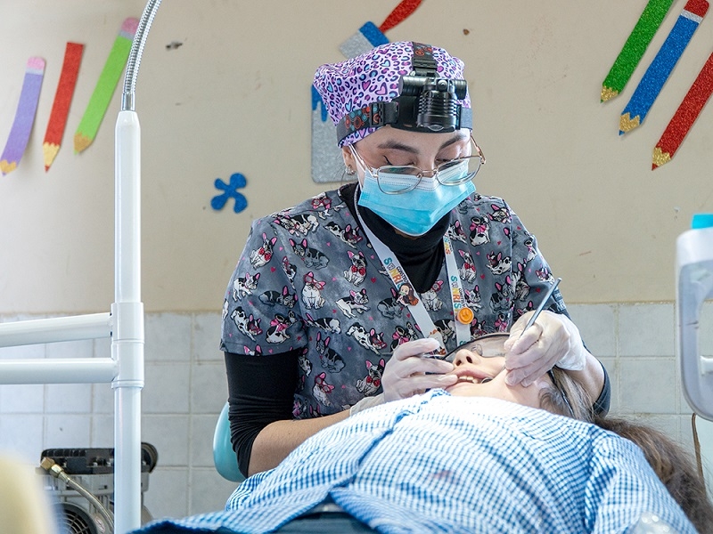 Cauquenes: Cerca de 70 alumnos del SLEP Maule Costa son atendidos en operativo dental de la USS