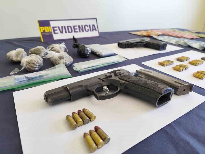 Carabineros de San Javier detuvo a un sujeto por infracción a la ley de drogas.
