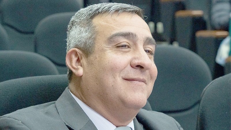 La delgada línea roja entre funcionario público y candidato