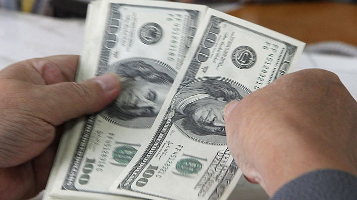 Dólar sigue disparado este viernes y se cotiza en máximos desde diciembre de 2020