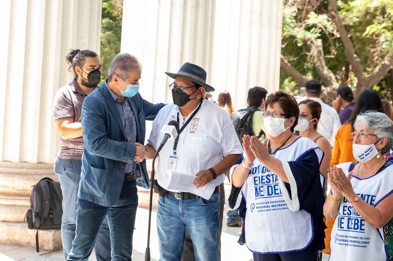 Convencionales ingresaron iniciativa de norma que pone plazos al presidente de la república para el pago de la deuda histórica al profesorado