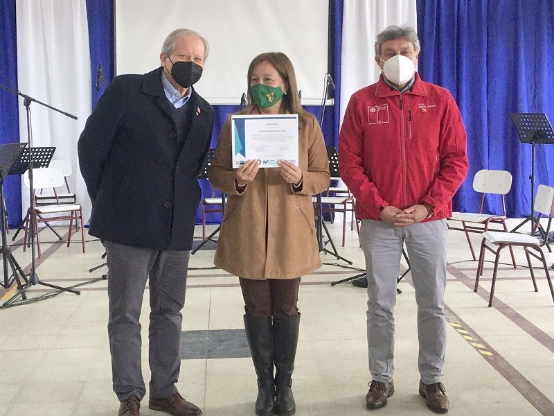 Más de 900 estudiantes maulinos beneficiados tras firma de alianza público-privada   