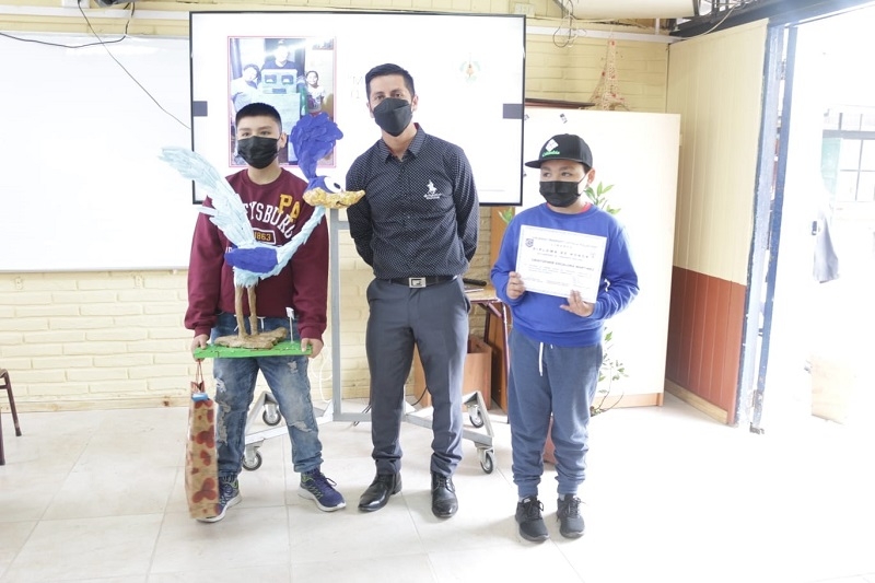 Colegio Margot Loyola Palacios premia concurso  sobre reutilización de residuos y vida sana