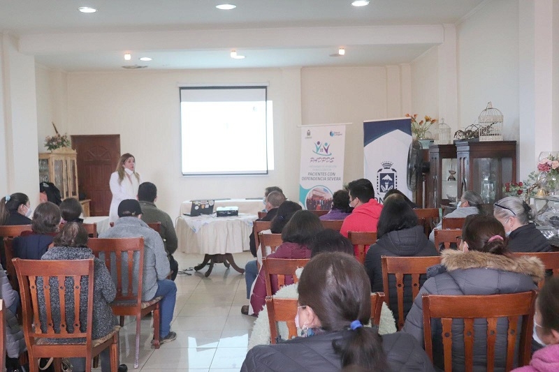 Cuidadores de enfermos postrados de Longaví recibieron capacitación para mejorar atención