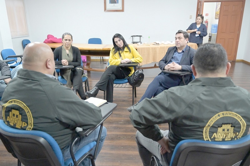 Gore Maule y Municipalidad de Cauquenes trabajarán en un proyecto de chalecos anticorte para Gendarmería